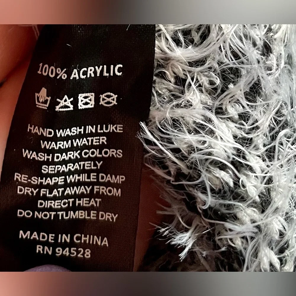 Women’s Black and White Fuzzy Infinity Loop Scarf